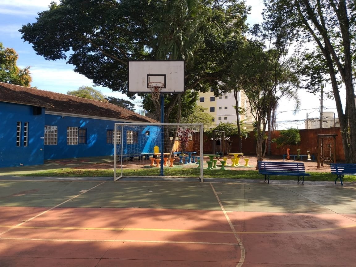 Momento de aprendizagem com crianças na Escola Coopep