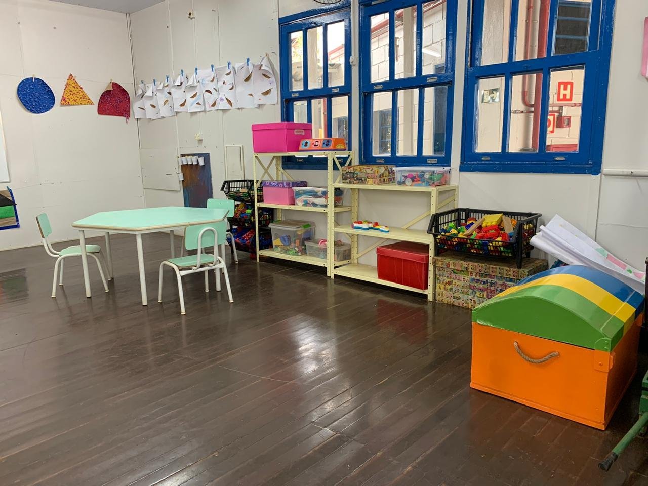 Sala de aula da Escola Coopep com turma reduzida de estudantes em Piracicaba
